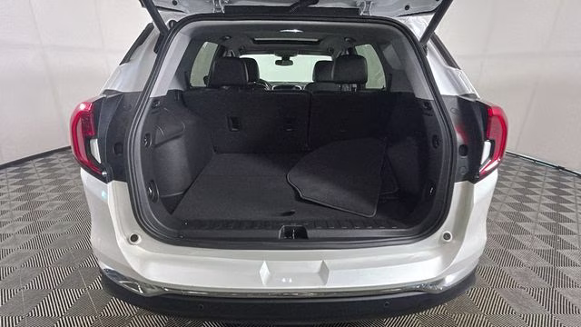 2022 White Frost Tricoat GMC Terrain SLT FWD SUV