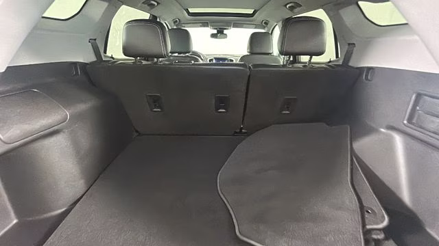 2022 White Frost Tricoat GMC Terrain SLT FWD SUV