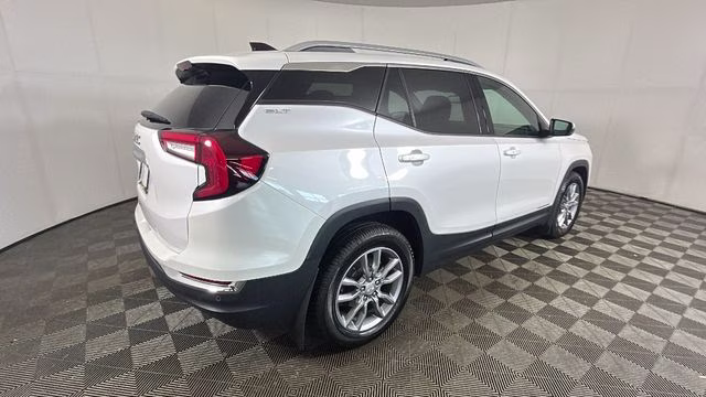 2022 White Frost Tricoat GMC Terrain SLT FWD SUV