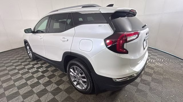 2022 White Frost Tricoat GMC Terrain SLT FWD SUV