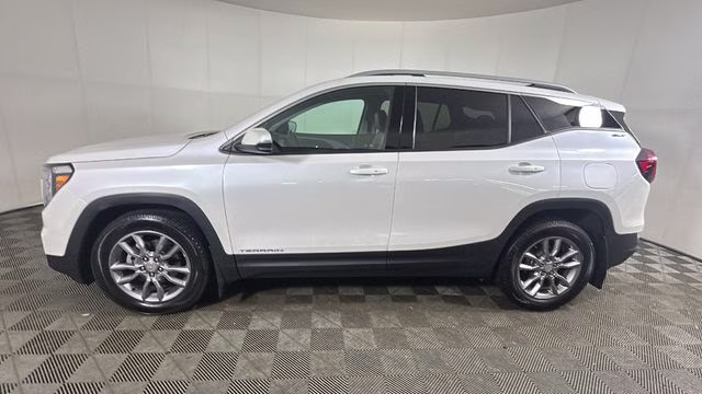 2022 White Frost Tricoat GMC Terrain SLT FWD SUV