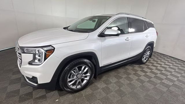 2022 White Frost Tricoat GMC Terrain SLT FWD SUV