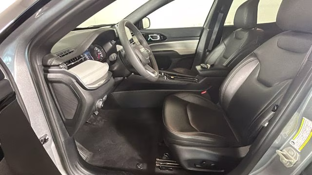 2024 Diamond Black Crystal Pearlcoat Jeep Compass Limited 4X4 SUV