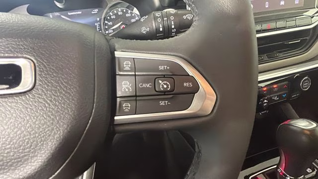 2024 Diamond Black Crystal Pearlcoat Jeep Compass Limited 4X4 SUV
