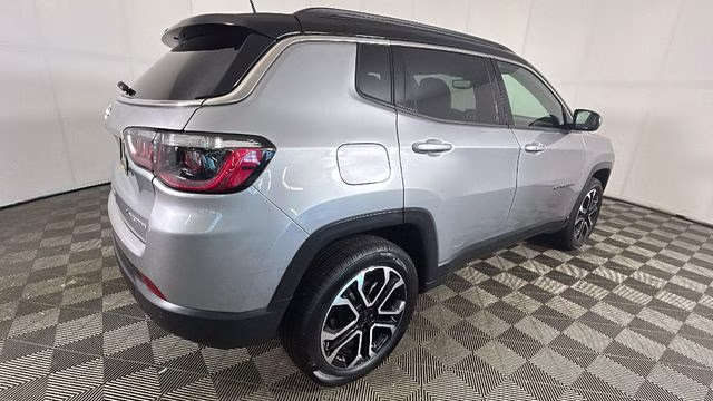 2024 Diamond Black Crystal Pearlcoat Jeep Compass Limited 4X4 SUV