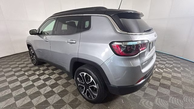 2024 Diamond Black Crystal Pearlcoat Jeep Compass Limited 4X4 SUV