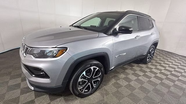 2024 Diamond Black Crystal Pearlcoat Jeep Compass Limited 4X4 SUV