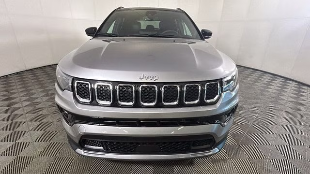 2024 Diamond Black Crystal Pearlcoat Jeep Compass Limited 4X4 SUV