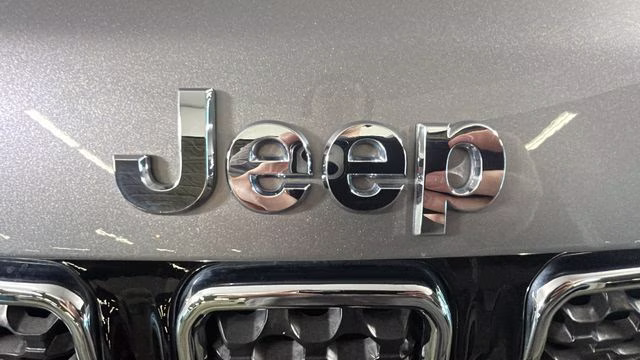 2024 Diamond Black Crystal Pearlcoat Jeep Compass Limited 4X4 SUV