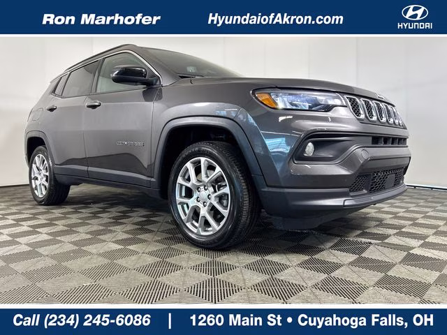 2023 Granite Crystal Metallic Clearcoat Jeep Compass Latitude Lux 4X4 SUV