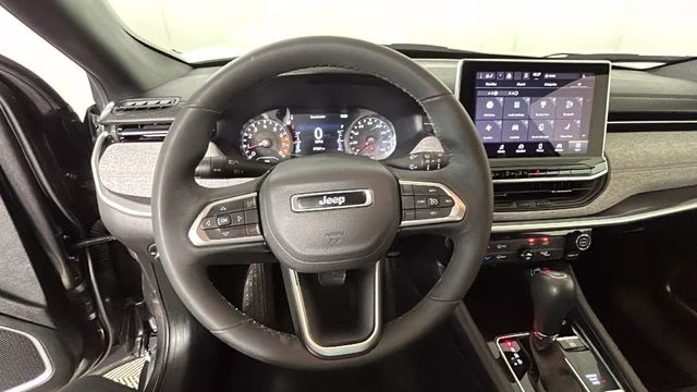 2023 Granite Crystal Metallic Clearcoat Jeep Compass Latitude Lux 4X4 SUV