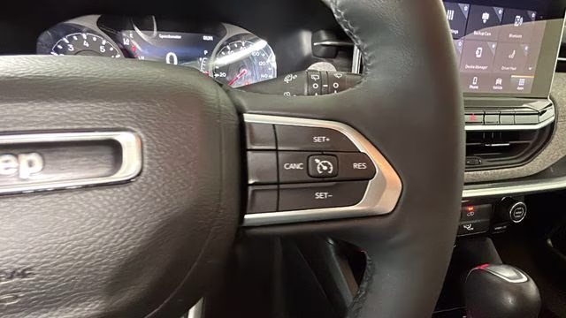 2023 Granite Crystal Metallic Clearcoat Jeep Compass Latitude Lux 4X4 SUV