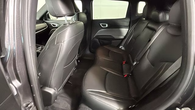 2023 Granite Crystal Metallic Clearcoat Jeep Compass Latitude Lux 4X4 SUV