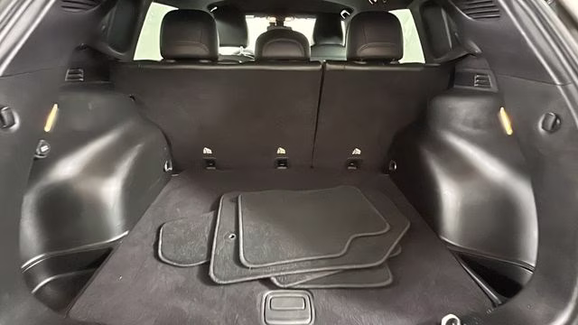 2023 Granite Crystal Metallic Clearcoat Jeep Compass Latitude Lux 4X4 SUV