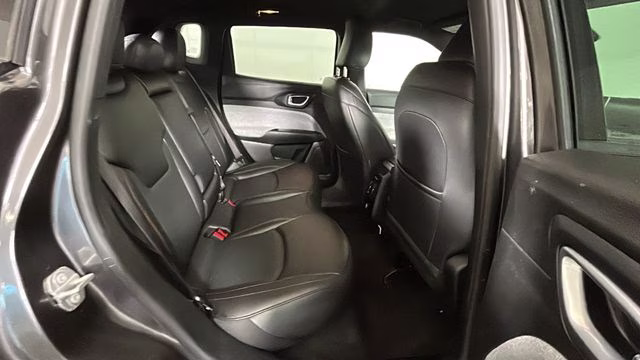 2023 Granite Crystal Metallic Clearcoat Jeep Compass Latitude Lux 4X4 SUV