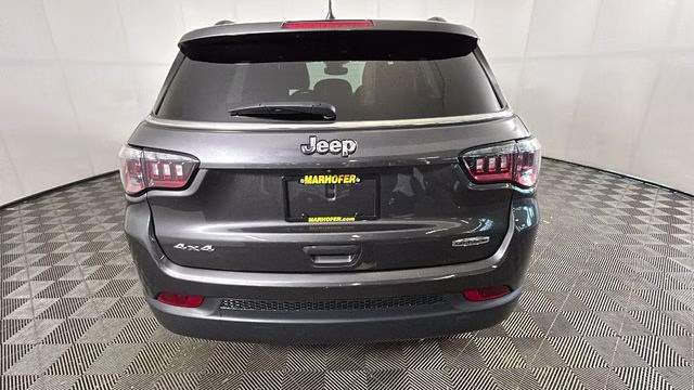 2023 Granite Crystal Metallic Clearcoat Jeep Compass Latitude Lux 4X4 SUV