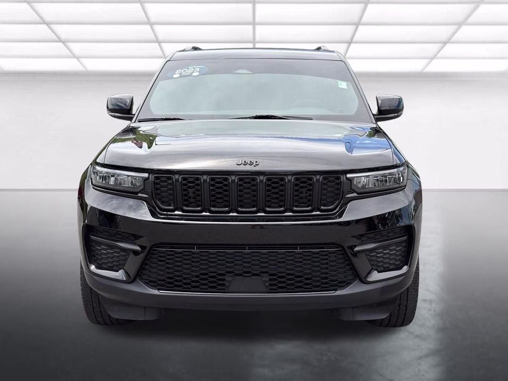 2023 Diamond Black Crystal Pearlcoat Jeep Grand Cherokee Altitude X 4X4 SUV