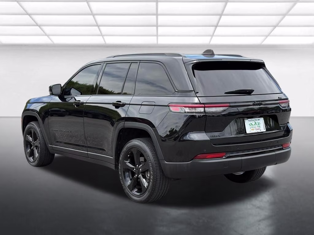 2023 Diamond Black Crystal Pearlcoat Jeep Grand Cherokee Altitude X 4X4 SUV