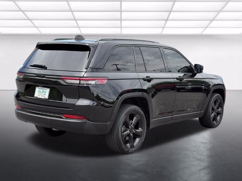 2023 Diamond Black Crystal Pearlcoat Jeep Grand Cherokee Altitude X 4X4 SUV