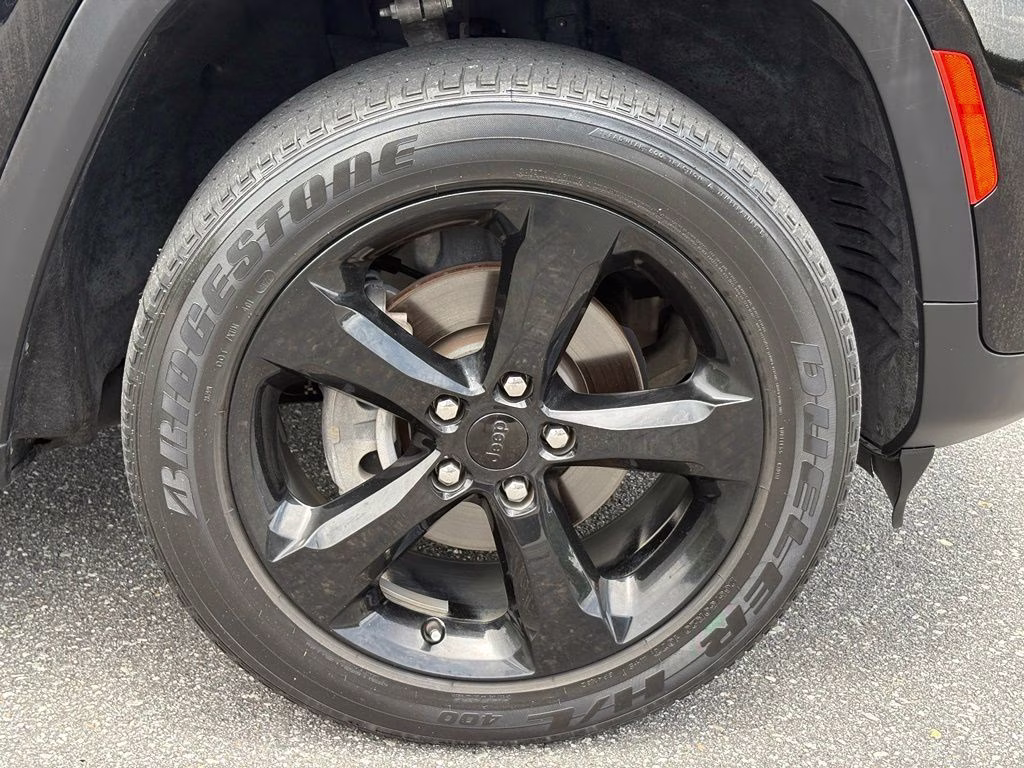 2023 Diamond Black Crystal Pearlcoat Jeep Grand Cherokee Altitude X 4X4 SUV