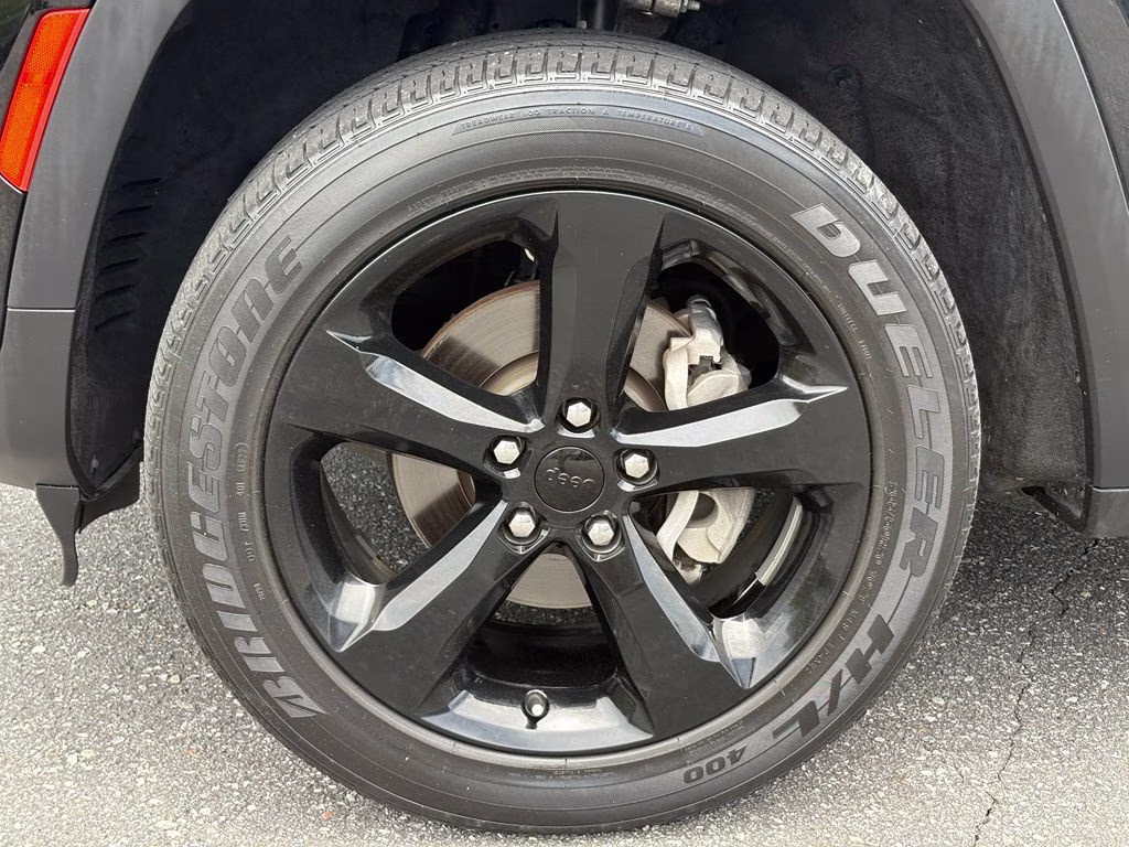 2023 Diamond Black Crystal Pearlcoat Jeep Grand Cherokee Altitude X 4X4 SUV