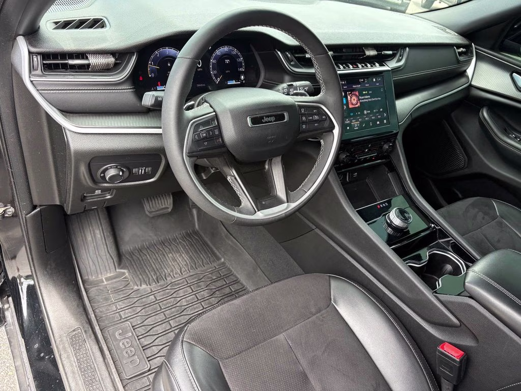 2023 Diamond Black Crystal Pearlcoat Jeep Grand Cherokee Altitude X 4X4 SUV