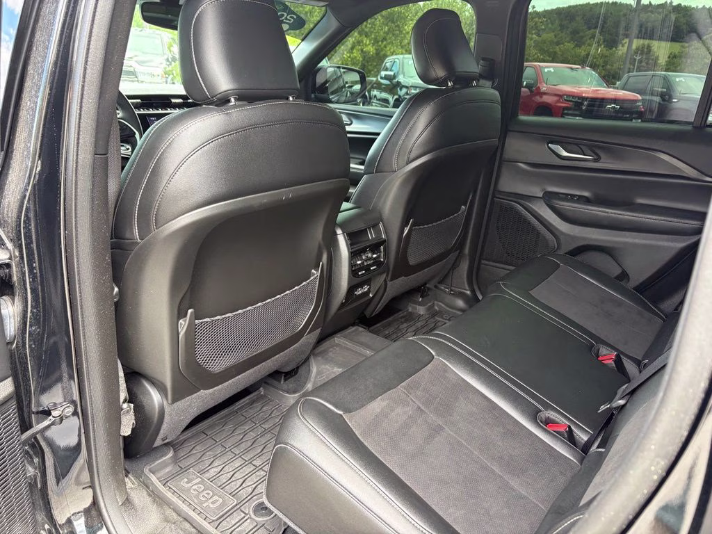 2023 Diamond Black Crystal Pearlcoat Jeep Grand Cherokee Altitude X 4X4 SUV