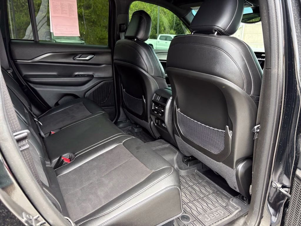 2023 Diamond Black Crystal Pearlcoat Jeep Grand Cherokee Altitude X 4X4 SUV