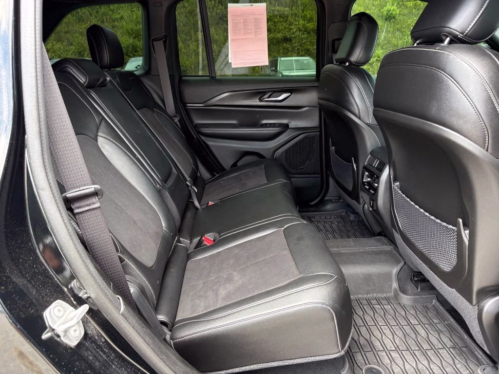 2023 Diamond Black Crystal Pearlcoat Jeep Grand Cherokee Altitude X 4X4 SUV