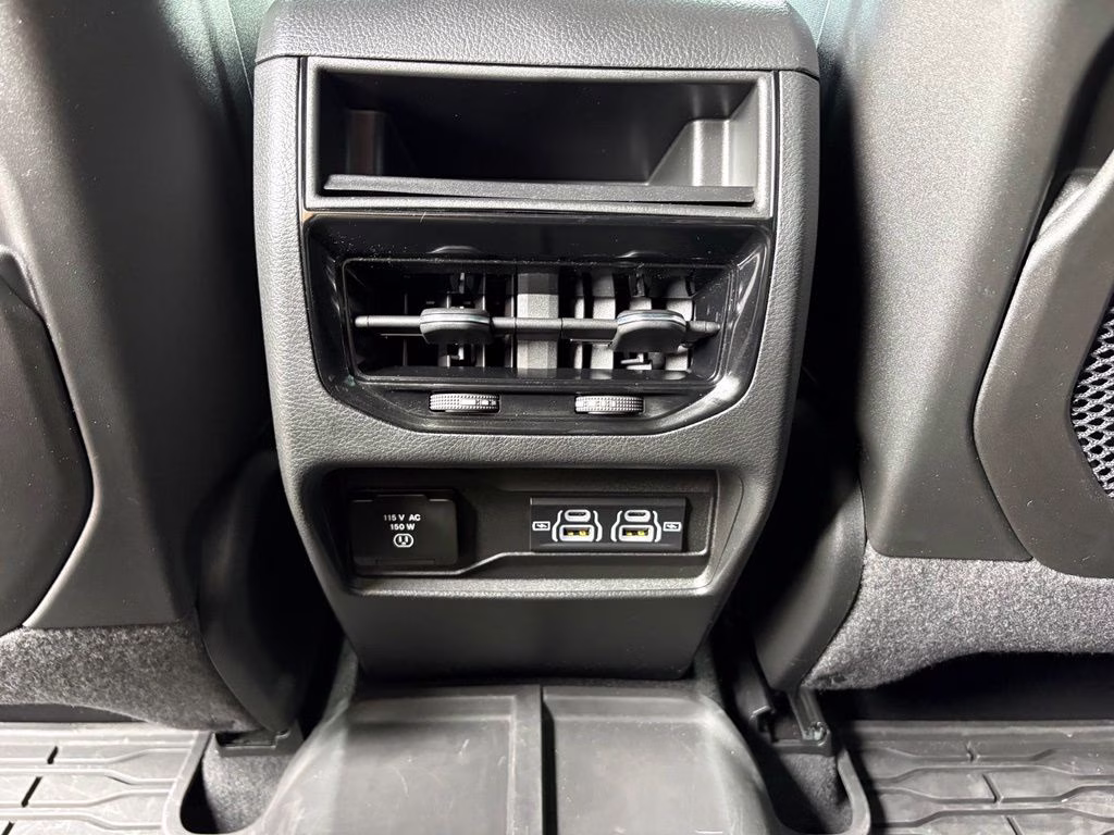 2023 Diamond Black Crystal Pearlcoat Jeep Grand Cherokee Altitude X 4X4 SUV