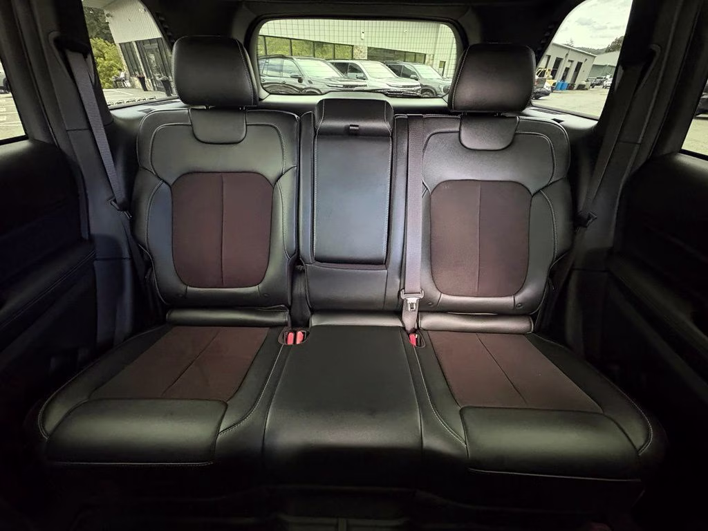 2023 Diamond Black Crystal Pearlcoat Jeep Grand Cherokee Altitude X 4X4 SUV