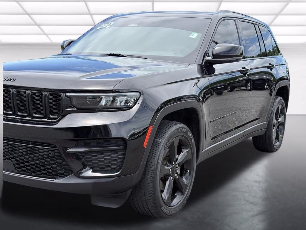 2023 Diamond Black Crystal Pearlcoat Jeep Grand Cherokee Altitude X 4X4 SUV