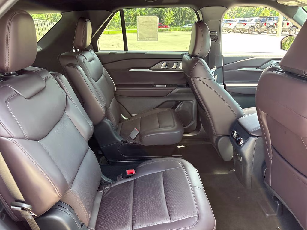 2026 Rapid Red Metallic Tinted Clearcoat Ford Explorer Platinum RWD SUV
