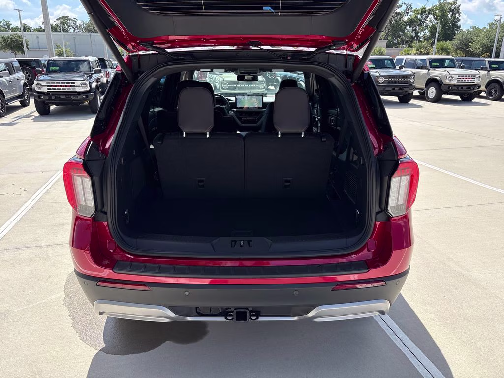 2026 Rapid Red Metallic Tinted Clearcoat Ford Explorer Platinum RWD SUV