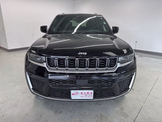 2026 Diamond Black Crystal Pearlcoat Jeep Grand Cherokee Limited 4X4 SUV