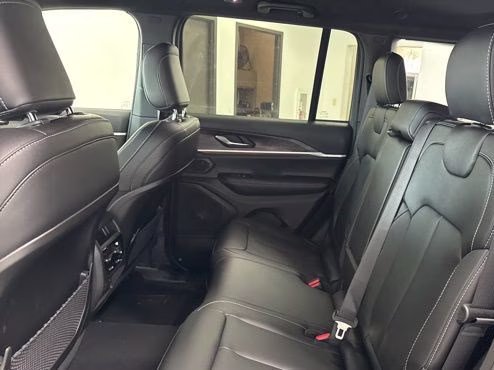 2026 Diamond Black Crystal Pearlcoat Jeep Grand Cherokee Limited 4X4 SUV