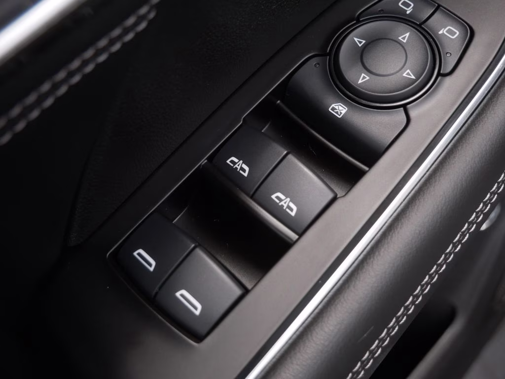 2023 Summit White Buick Envision Preferred AWD SUV