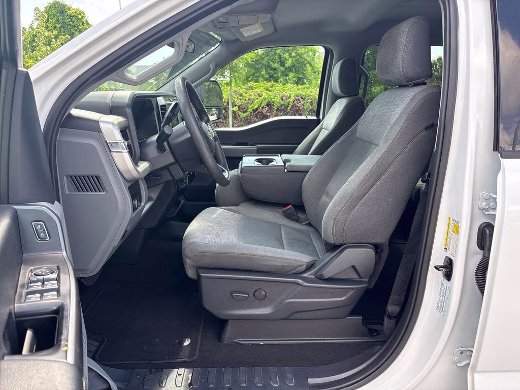 2025 Oxford White Ford Super Duty F-250 SRW XLT 4X4 Truck
