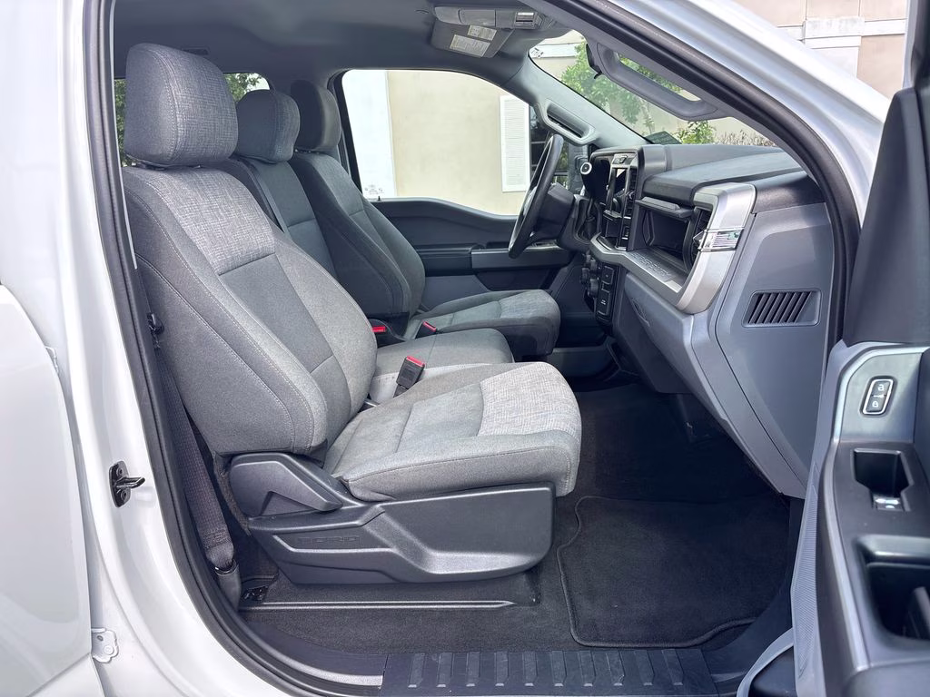 2025 Oxford White Ford Super Duty F-250 SRW XLT 4X4 Truck