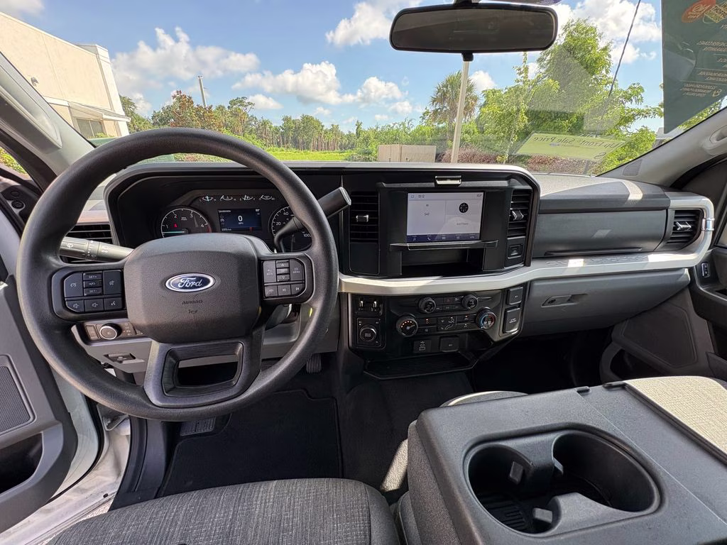 2025 Oxford White Ford Super Duty F-250 SRW XLT 4X4 Truck