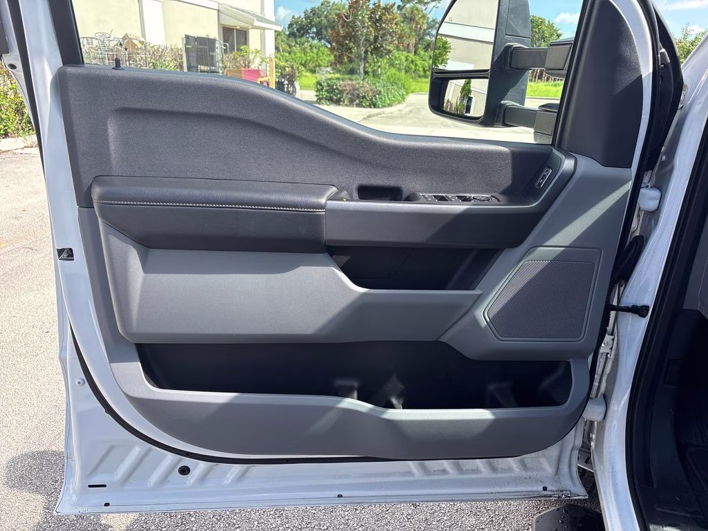 2025 Oxford White Ford Super Duty F-250 SRW XLT 4X4 Truck
