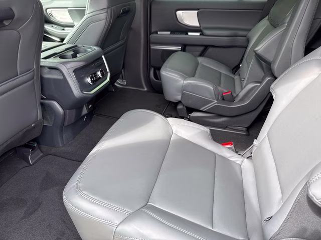 2026 White Metallic Ford Expedition Active RWD SUV