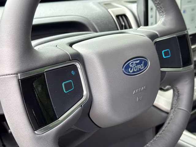 2026 White Metallic Ford Expedition Active RWD SUV