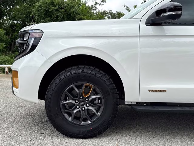 2026 White Metallic Ford Expedition Tremor 4X4 SUV
