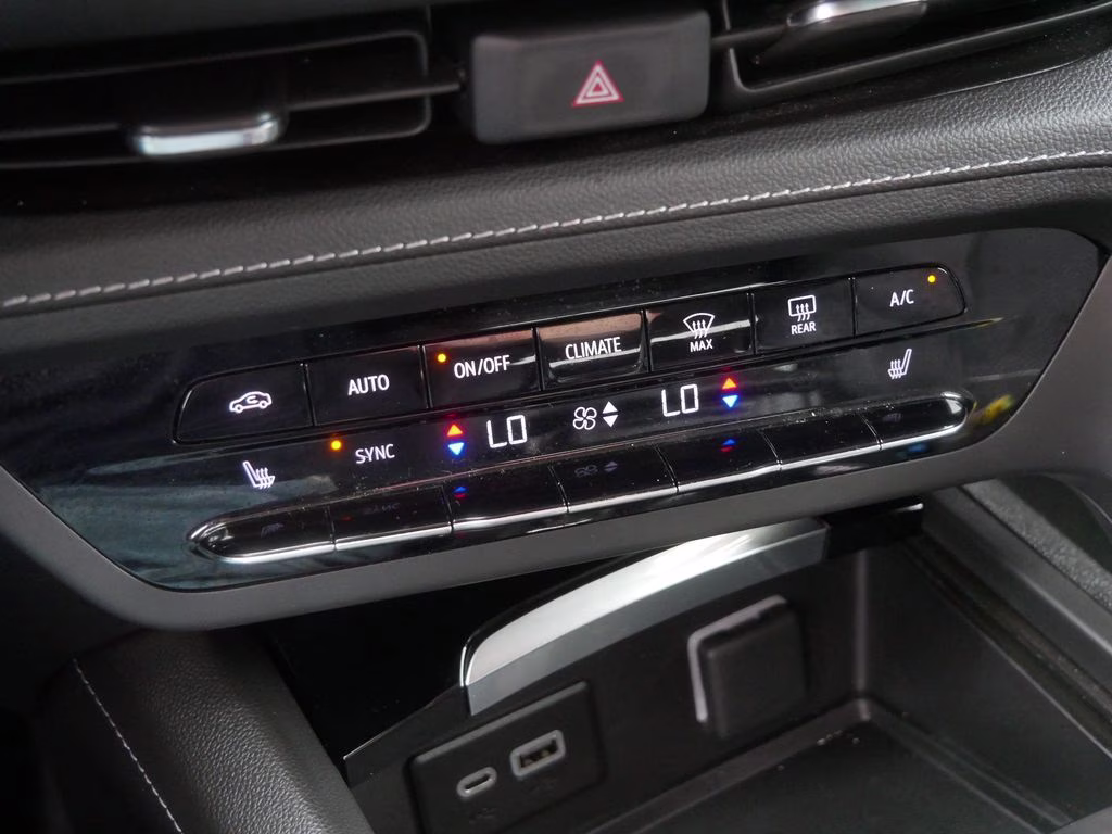 2023 Summit White Buick Envision Preferred AWD SUV