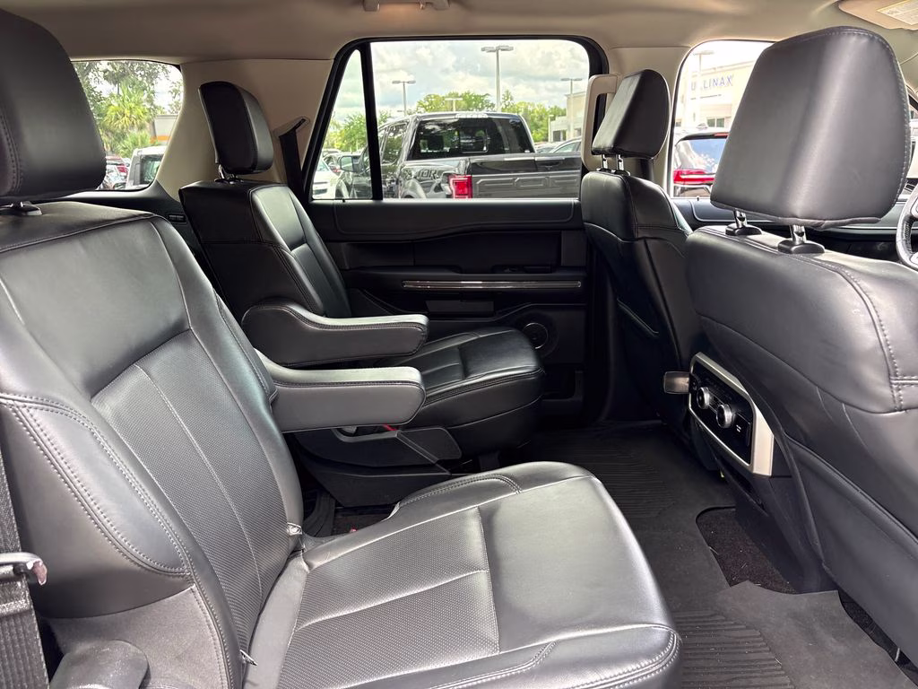 2022 White Metallic Ford Expedition Max XLT RWD SUV