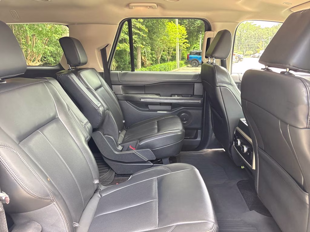 2022 White Metallic Ford Expedition Max XLT RWD SUV