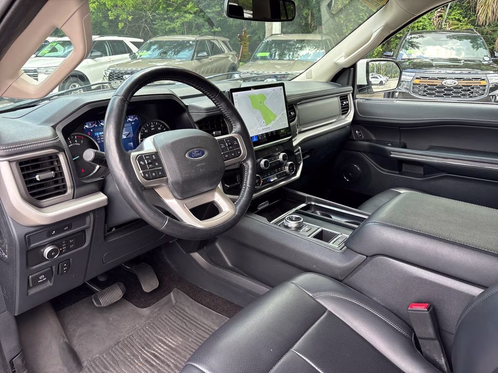 2022 White Metallic Ford Expedition Max XLT RWD SUV