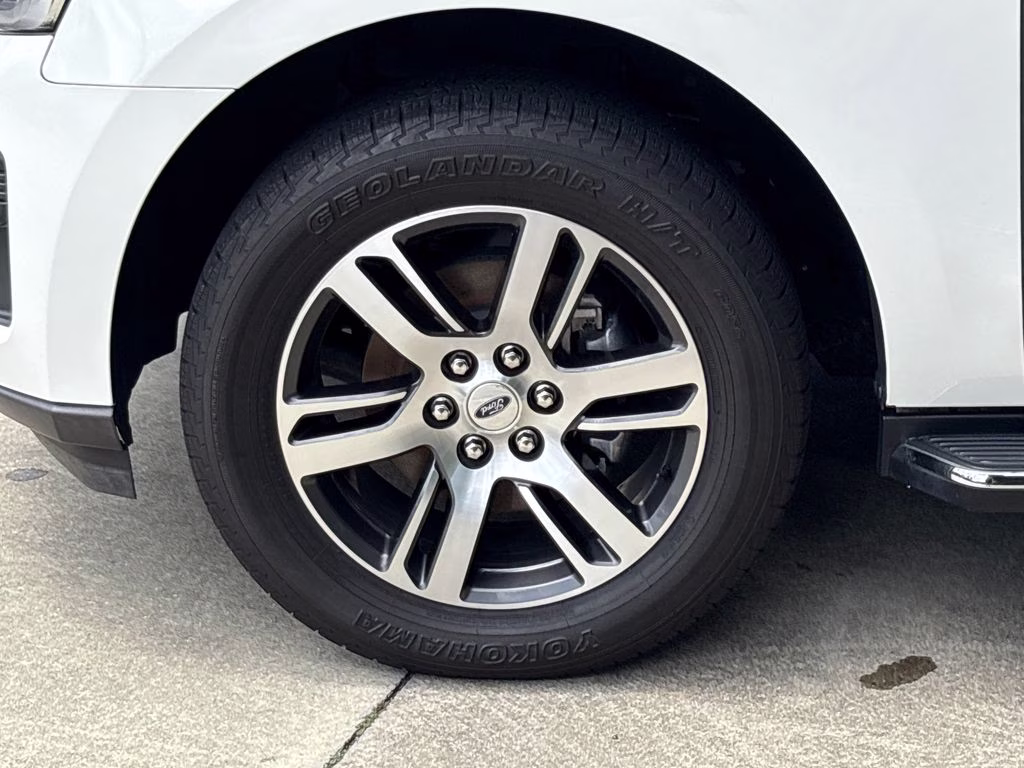 2022 White Metallic Ford Expedition Max XLT RWD SUV