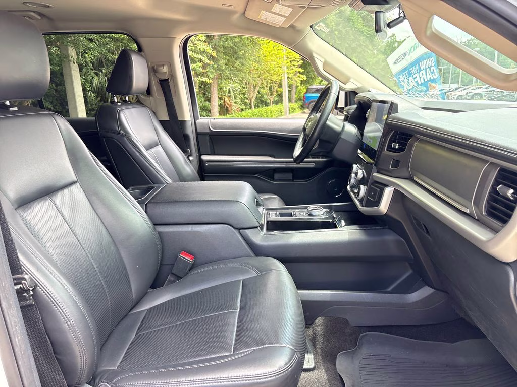 2022 White Metallic Ford Expedition Max XLT RWD SUV